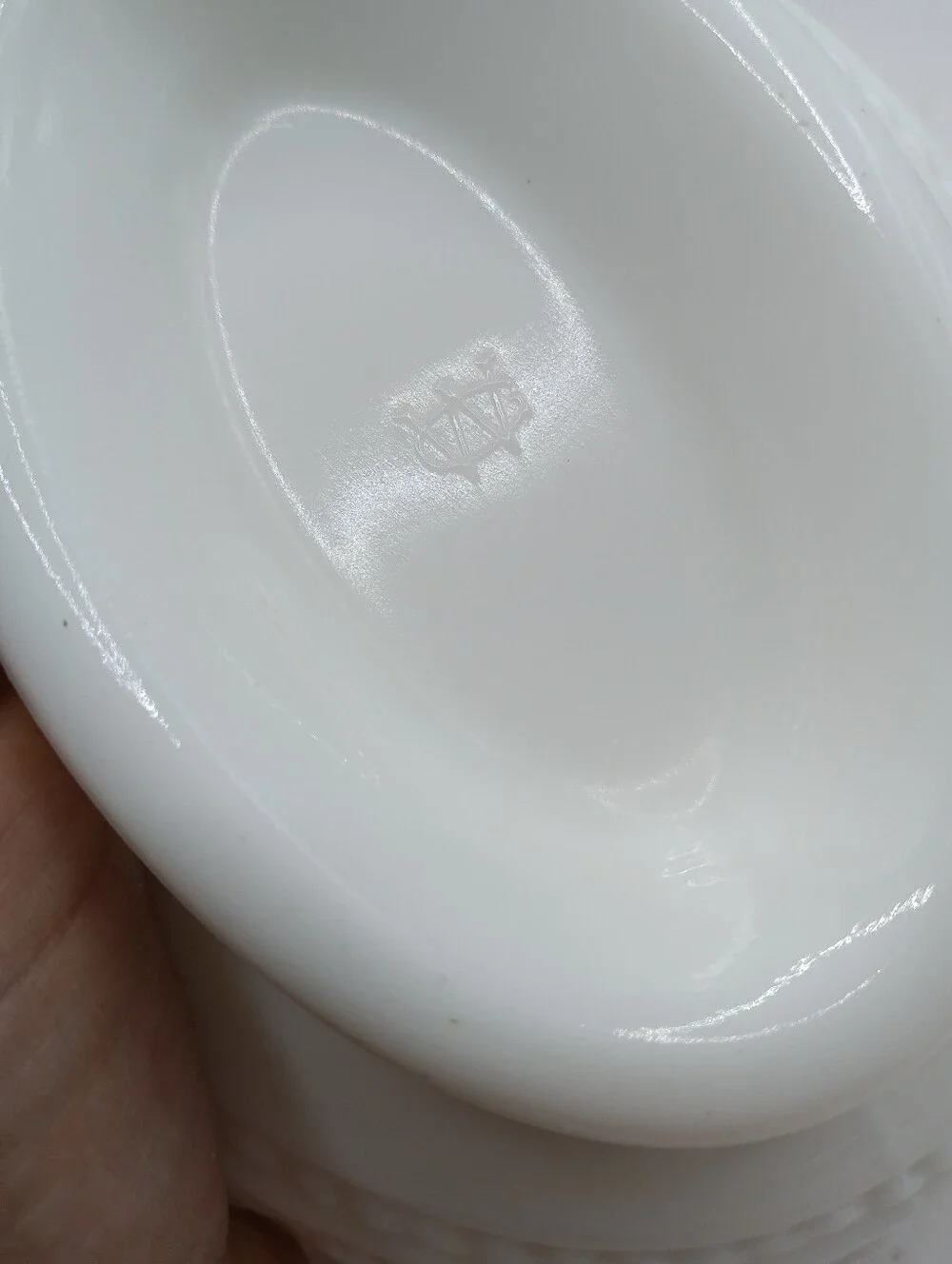 Vintage Westmoreland Milk Glass Love Birds Doves Kissing Covered Dish Bowl